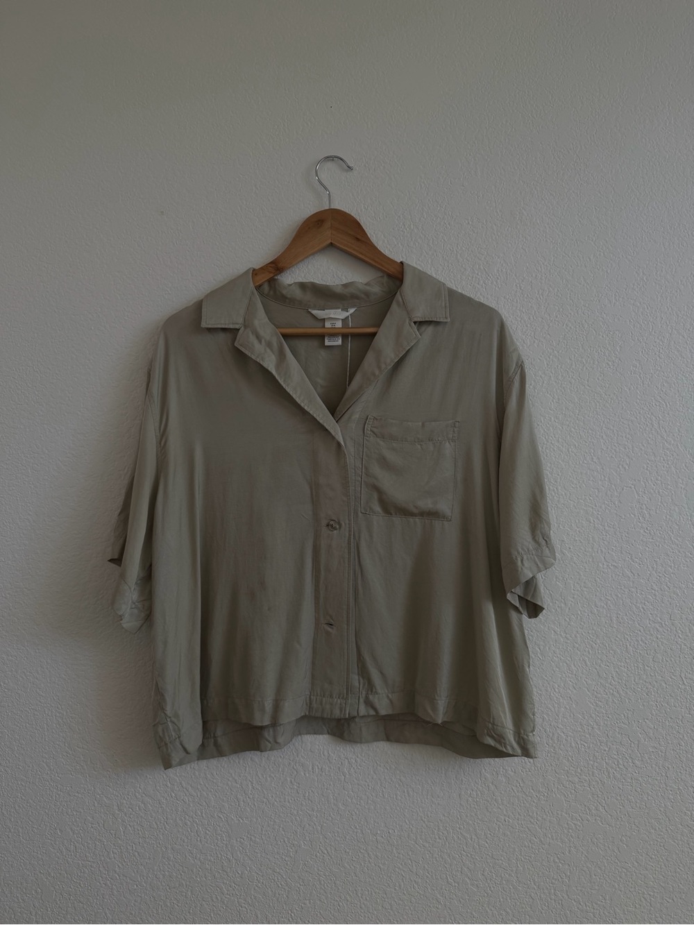 h&m women’s short sleeves shirt - sage